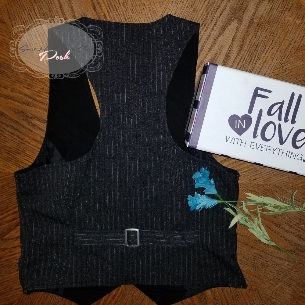 Vest - Picture 3 of 3